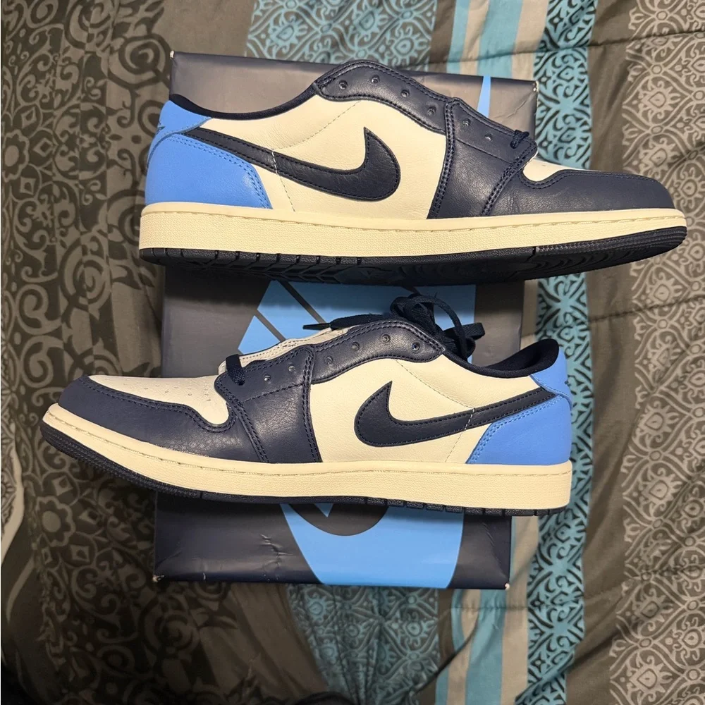 Air Jordan retro 1 low OG - Picture 3 of 5